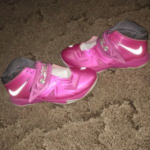 Lebron Nike breast cancer shoes